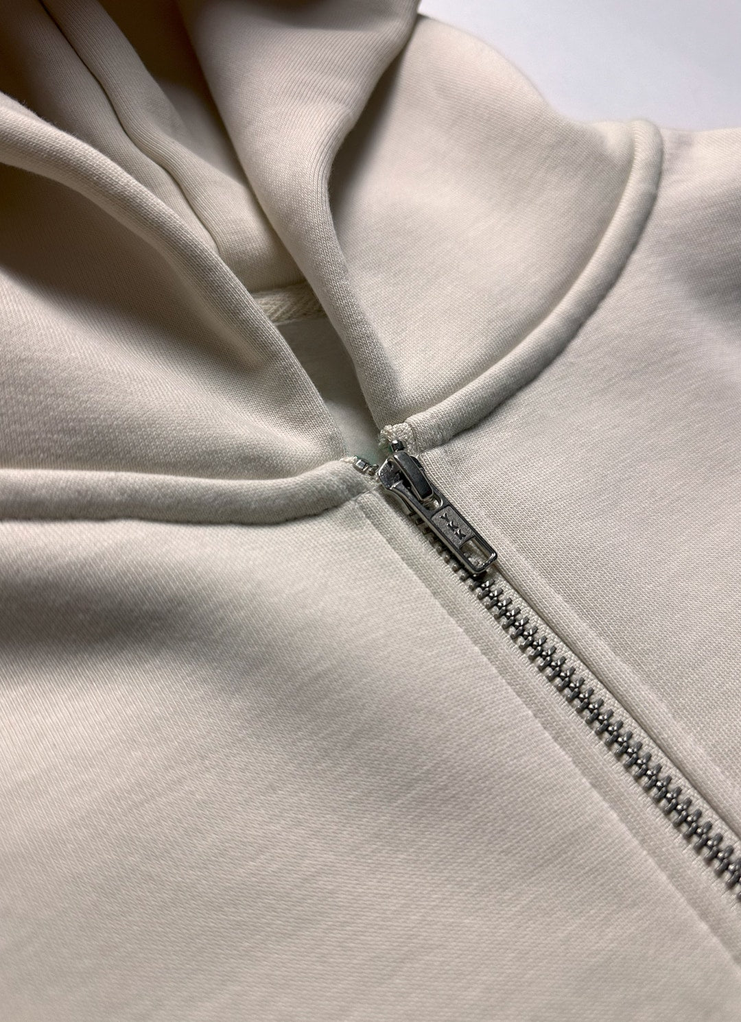 Papercut "SIGIL" Zip